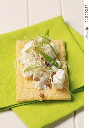 Crispbread and cheese 21200282
