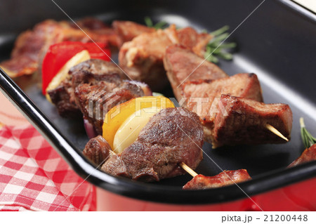 Shish kebabs 21200448