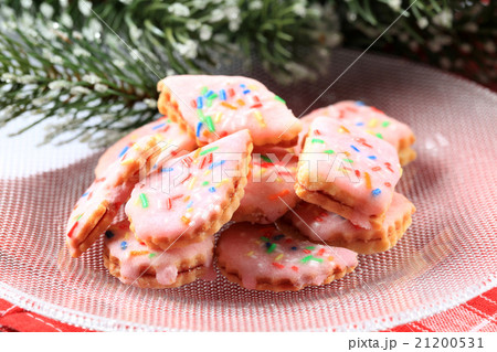 Pink frosted cookies 21200531