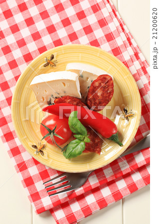 Cheese and dry sausage 21200620