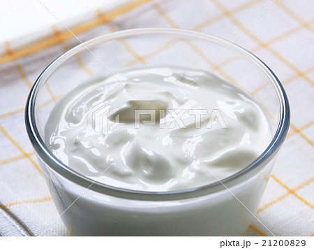 Bowl of smooth cream 21200829