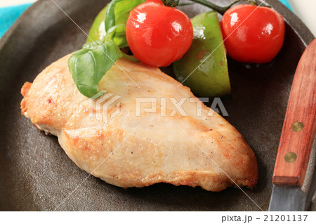 Pan roasted chicken breast 21201137