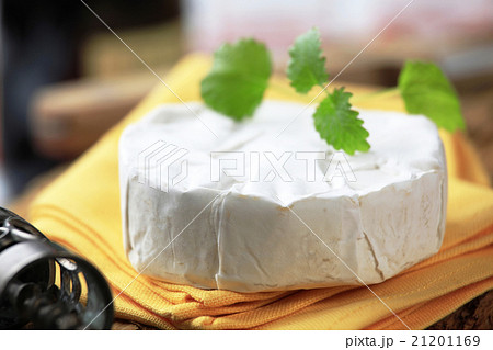 Soft white cheese 21201169