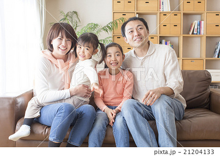 4人家族の集合写真 4人家族の集合写真 21204133