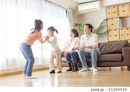 4人家族のライフスタイル 21204530