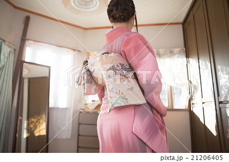 How to dress in kimono 21206405