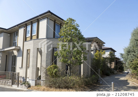 住宅　分譲住宅街と歩道　接道義務 建築基準法 都市計画区域　イメージ 21208745