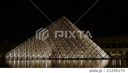 Louvre, Pyramid,(by night), Paris, France Louvre, Pyramid,(by night), Paris, France 21209174