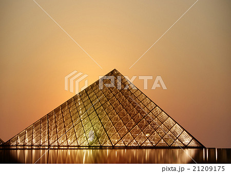 Louvre, Pyramid,(by night), Paris, France 21209175