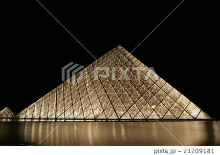 Louvre, Pyramid,(by night), Paris, France 21209181