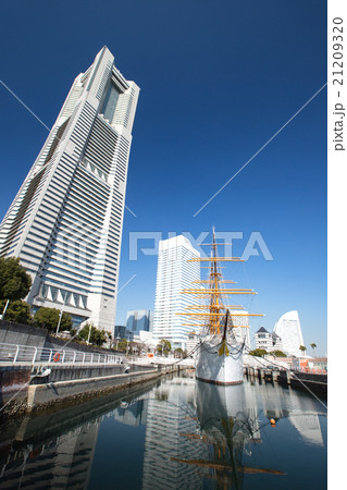 横浜みなと博物館 -日本丸メモリアルパークと横浜ランドマークタワー- 21209320