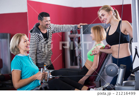 Group of different age training 21216499