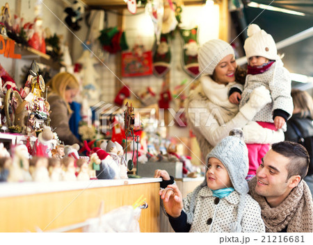 Happy family choosing Christmas decoration at Christmas market 21216681