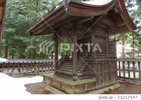 信州　塩尻　伊夜彦（いやひこ）神社　本殿　横　立川流の名工　二代立川富昌の彫刻群が見事な本殿  21217547