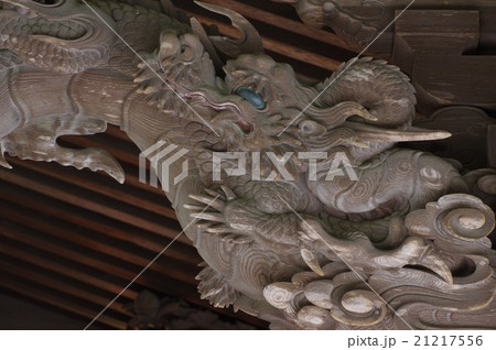 信州 塩尻 伊夜彦(いやひこ)神社 本殿 海老虹梁の龍の彫刻拡大 立川流二代立川富昌の彫刻群が見事 信州 塩尻 伊夜彦(いやひこ)神社 本殿 海老虹梁の龍の彫刻拡大 立川流二代立川富昌の彫刻群が見事 21217556