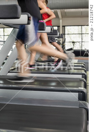 Women and men running on a treadmill Women and men running on a treadmill 21218742