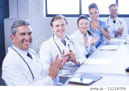 Medical team applauding in meeting Medical team applauding in meeting 21219709
