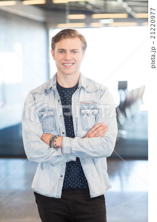 Portrait of young man in office 21220977