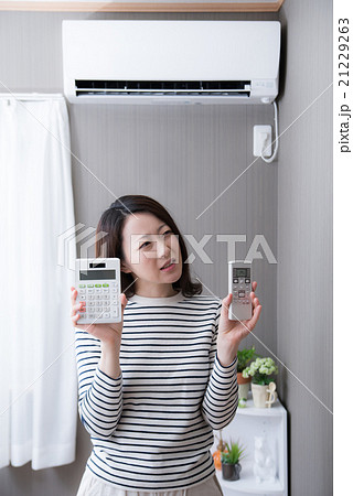 エアコン　女性 21229263