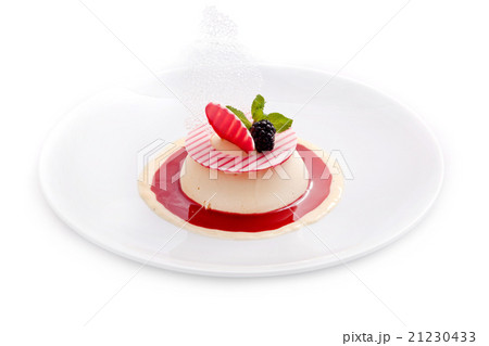 Panna cotta with red fruits 21230433