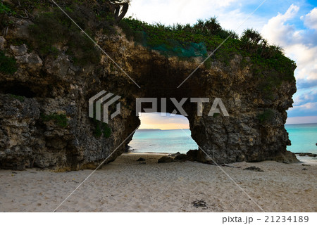 日本　沖縄　宮古島　砂山ビーチ 夕暮れ 21234189