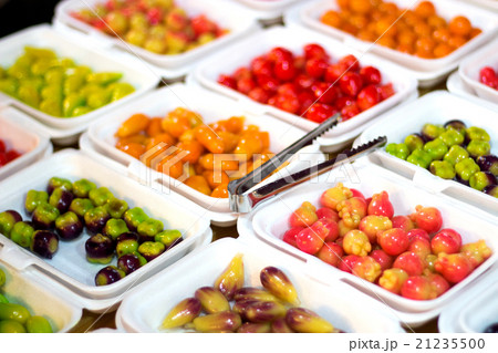 sweet thai dessert with peanut inside gelatin 21235500