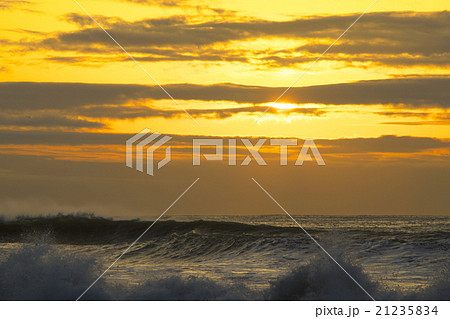朝焼けの伊良湖、太平洋ロングビーチ 朝焼けの伊良湖、太平洋ロングビーチ 21235834