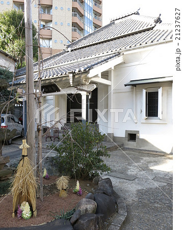 文京区の講安寺（本堂と藁囲いの葉牡丹） 21237627