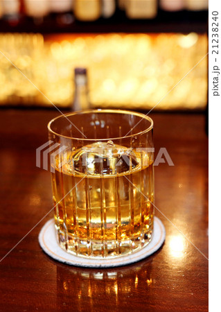 ウイスキーのロック 21238240
