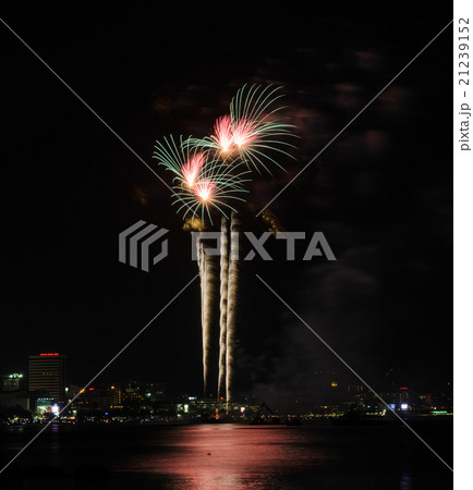 Fireworks at Pattaya beach, Thailand 21239152