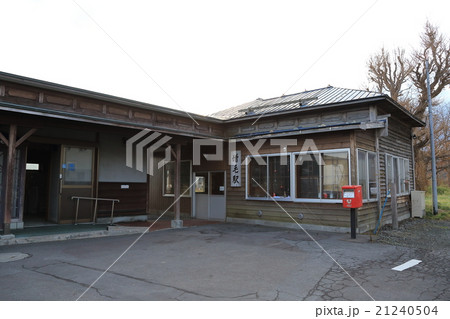 留萌本線　晩秋の増毛駅 21240504