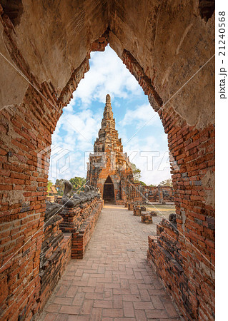 Gate of castle 21240568