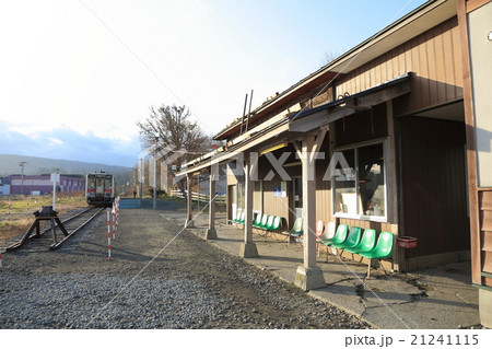 増毛駅に到着する一番列車 21241115