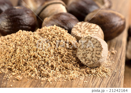 grated nutmeg and whole fruit 21242164