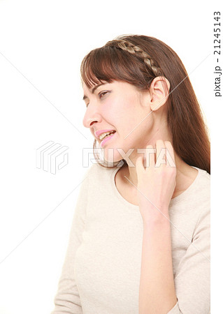 痒い女性 21245143