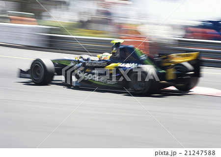 Formula one car with motion blur 21247588