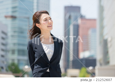 笑顔の女性　ビジネス 21252607