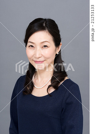 ミドルの女性(フォーマル) ミドルの女性(フォーマル) 21253133