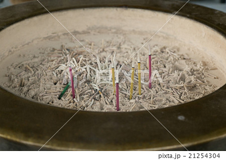 香炉で清める 21254304