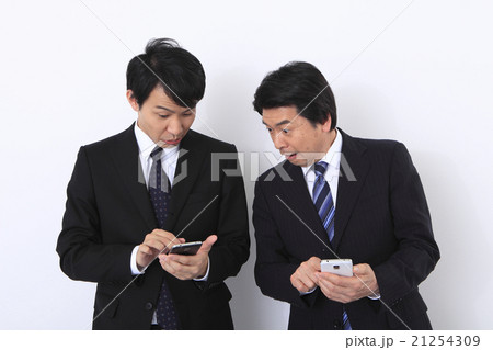 ビジネスマン (スマホ) ビジネスマン (スマホ) 21254309
