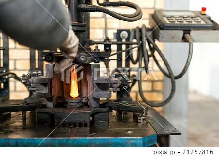 glass bottle production factory glass bottle production factory 21257816