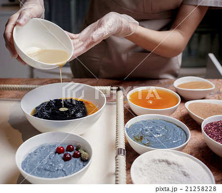 Process of making natural cosmetics Process of making natural cosmetics 21258228