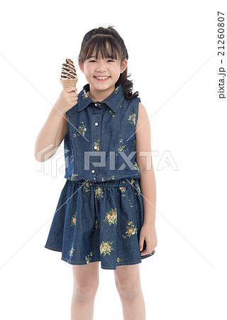 Beautiful Asian girl with ice cream 21260807