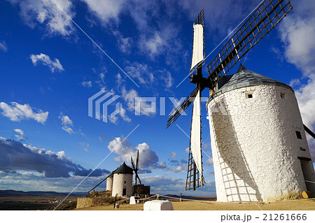 スペイン ラマンチャの風車の写真素材