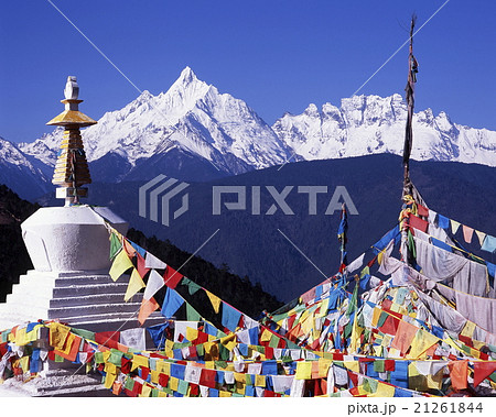 覆鉢式塔と梅里雪山 覆鉢式塔と梅里雪山 21261844