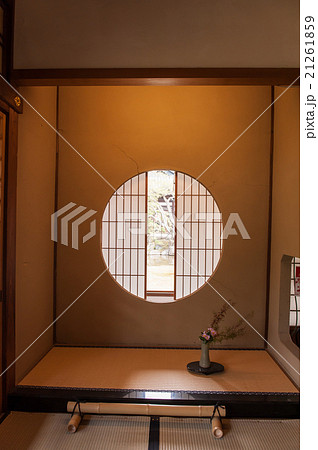 京都の紅葉 東福寺 即宗院の丸窓 京都の紅葉 東福寺 即宗院の丸窓 21261859