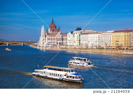 Famous Parliament with boats in Budapest, Hungary 21264059
