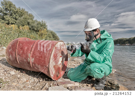 Environmentalist taking sample 21264152