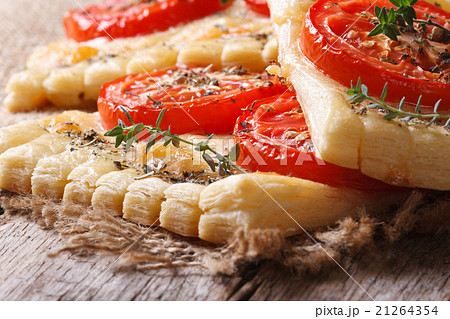 Puff pie with tomato, cheese and herbs macro 21264354