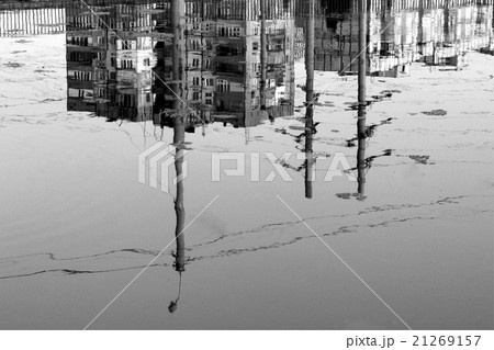 building in the River 21269157